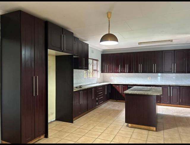 4 BEDROOM PROPERTY TO RENT IN MEER EN SEE